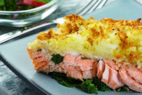 SALMON WITH BROCCOLI ROSTI BAKE