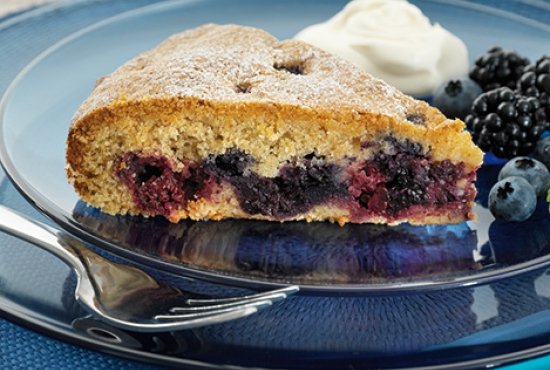 BLACKBERRY AND BLUEBERRY CINNAMON CAKE